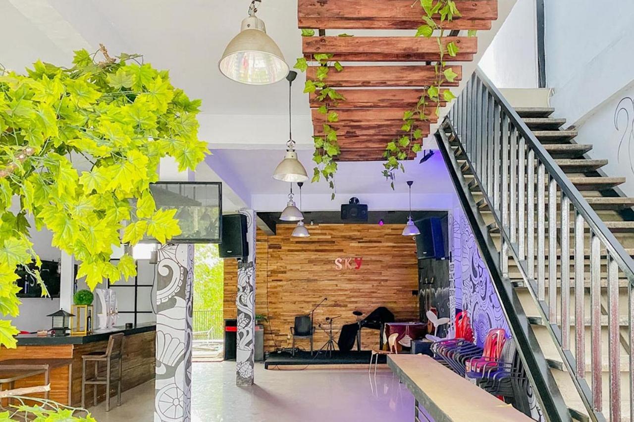Sky Residence Tomohon Mitra Reddoorz Kültér fotó