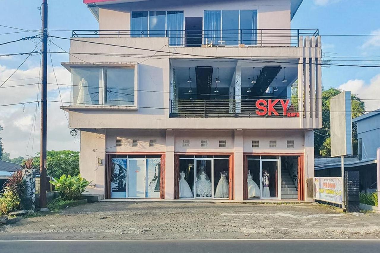 Sky Residence Tomohon Mitra Reddoorz Kültér fotó